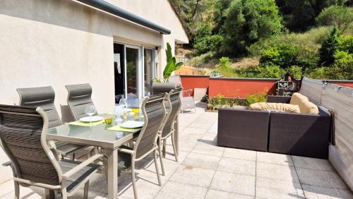 Balcony/terrace, T4 avec grande terrasse - BBQ - parking in La Trinite