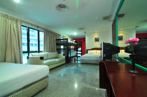 room detail thumbnail 2