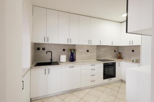 Cozy Apartment with Amazing Skopje City View, Skopje (photo 5)