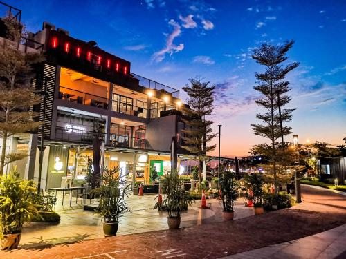 ที่เที่ยวใกล้ที่พัก, อพาร์ตเมนต์ 3 ห้องนอน 2 ห้องน้ำส่วนตัว ขนาด 1487 ตร.ม. – กลางเมืองกูชิง (Saradise Kuching Echelon Luxury Condo 3R2B 2Cpark) near สนามบินนานาชาติกูชิง