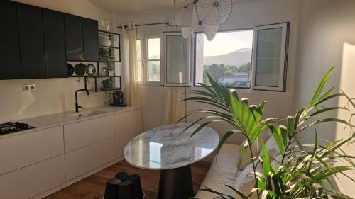 Luxe - New - Centre - 100m2 - Full clim - 3BDR - 3BTHR - 3WC - pkg, Grimaud (photo 8)