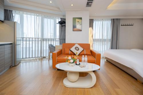 Shanghai Jubelle Boutique Apartment - Subway Lines 8-10-18 - Direct access to the Bund - Free fridge, washing machine, kitchen - Free luggage storage and package collection services, Shanghai (photo 4)