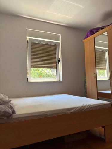 One-Bedroom Apartment image 7