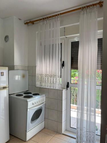 One-Bedroom Apartment image 6
