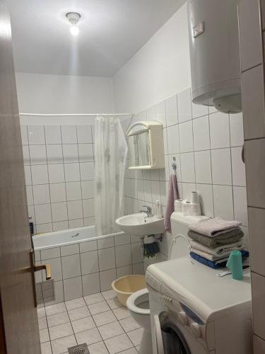 One-Bedroom Apartment image 5