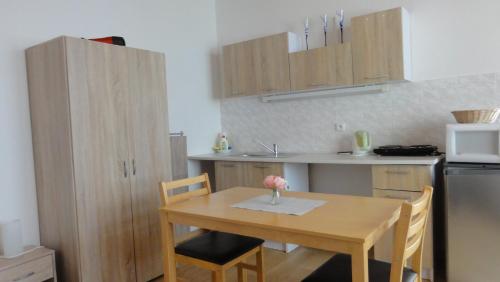 Kitchen, Penzion U Hradeb in Znojmo