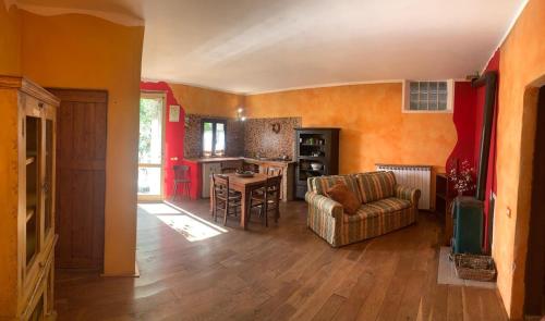 Ina Maka - Appartamento con giardino immerso nel verde in Gubbio