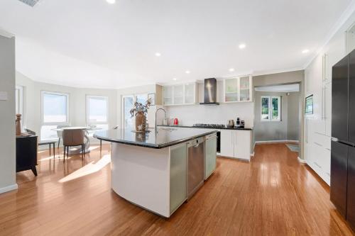 Aussie Escape Poolside Comfort and Relaxation in 坎貝爾