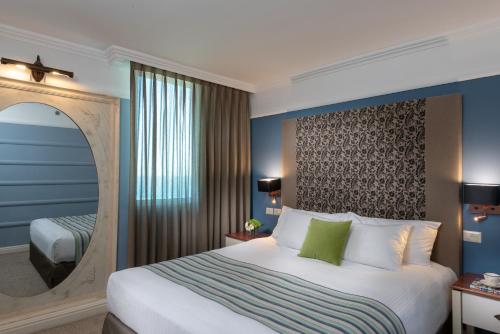 Executive Suite with Sea View image 2