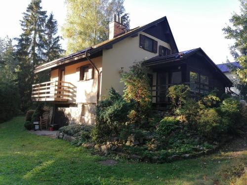 Viesnīcas āriene, Na samotě u lesa (Na samote u lesa) in Maršov u Úpice