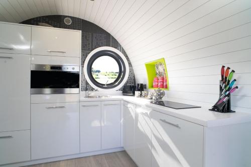 Kitchen, Let's Glamp Retro - Madonna in Troedyraur