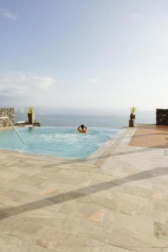 Suite de lujo con Piscina, Terraza y Espectaculares Vistas al Mar