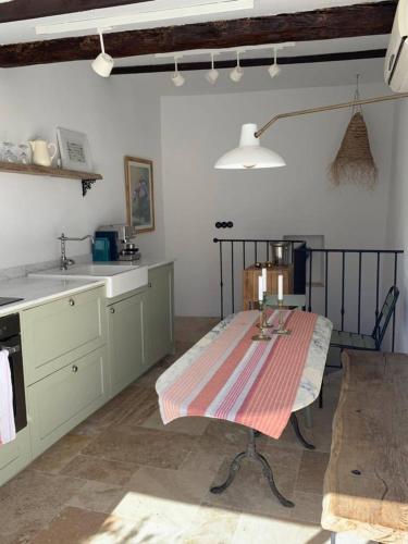 Le Karlstrom - Charmante maison au coeur du Viel Antibes - image 2