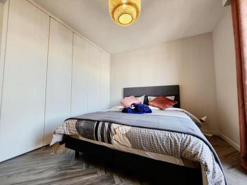 Three-Bedroom Apartment image 6