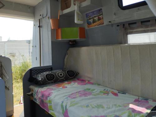 MONTPELLIER van amenage SANS WC SANITAIRE ET CUISINE, JUSTE POUR DEPANNER quelques nuits, PREVOIR UN in La Pompignane