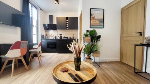 One-Bedroom Apartment image 4
