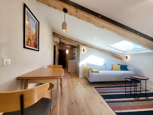 One-Bedroom Apartment image 10