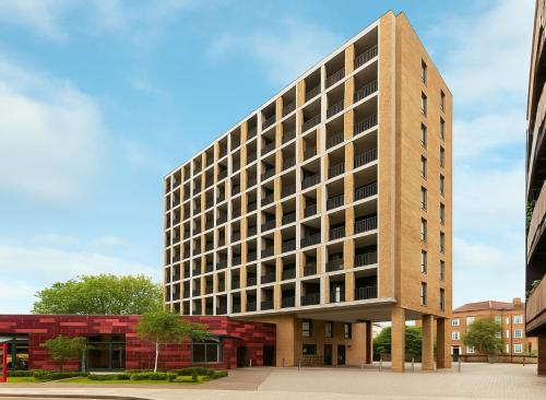 Deluxe 2 Bed Flat with Balcony in Hackney, Londyn