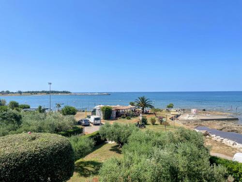 Studio Apartment with Sea View image 8
