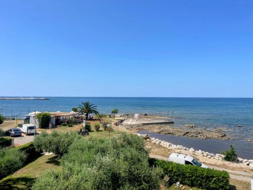 Studio Apartment with Sea View image 5