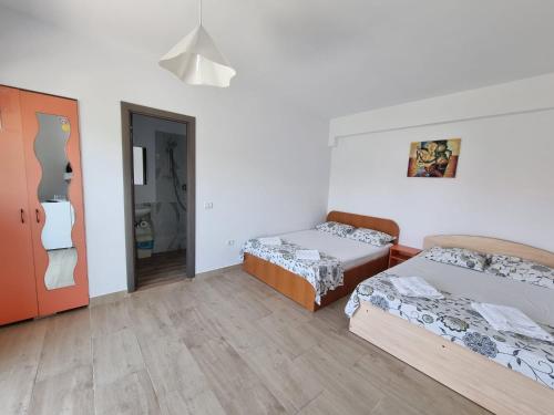 Quadruple Room image 8
