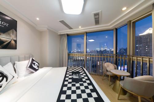 Shanghai Jubelle Boutique Apartment - Subway Lines 8-10-18 - Direct access to the Bund - Free fridge, washing machine, kitchen - Free luggage storage and package collection services, Shanghai (photo 6)
