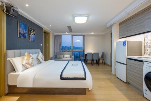 Shanghai Jubelle Boutique Apartment - Subway Lines 8-10-18 - Direct access to the Bund - Free fridge, washing machine, kitchen - Free luggage storage and package collection services, Shanghai (photo 11)