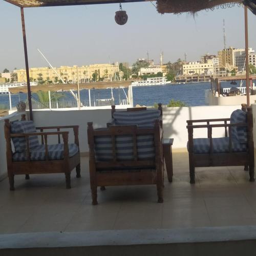 ルクソール Luxor Palm Villa 4つ星 ゲストハウス レストラン