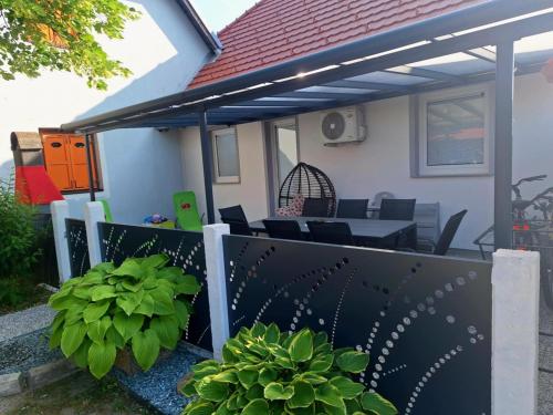 Létesítmények, Cherry House in Catez Ob Savi
