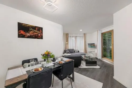 Rob's Flat - Moderne 3-Zimmer-Ferienwohnung mit Terrasse, 6 Schlafplätzen, 2 Min S-Bahn, Weil der Stadt bei Stuttgart in Weil der Stadt, Deutschland