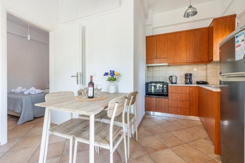 The Walls Apartments - Μάδες