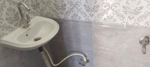 Shree galaxy hotel in Kannauj