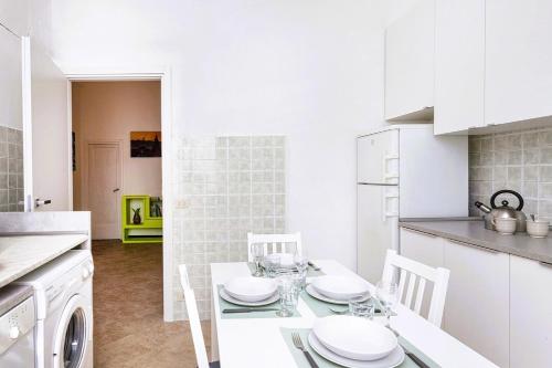GuestHost - Metro Dinegro - Comfy Apartment, Janov (fotografie 7)