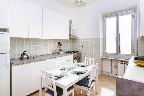 GuestHost - Metro Dinegro - Comfy Apartment, Janov (fotografie 2)
