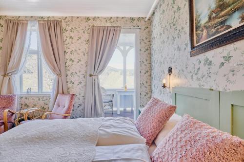 วิสเนส โฮเต็ล สตริน (Visnes Hotel Stryn) in สตริน