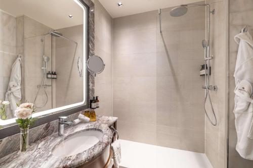 Superior Double Room image 5