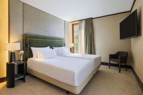 Premium Double or Twin Room image 5