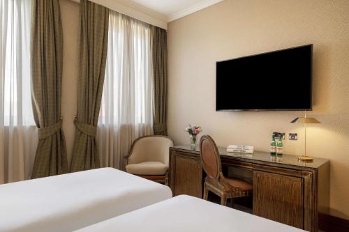 Premium Double or Twin Room image 6