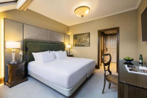 Premium Double or Twin Room image 8
