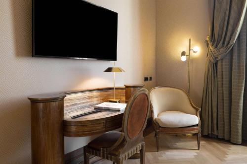 Premium XL Double or Twin Room image 3