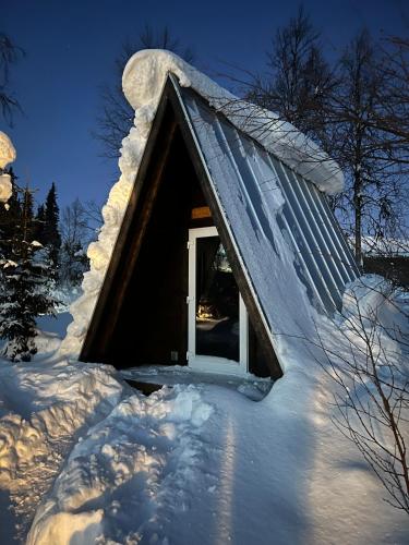 . Off-Grid Glamping med Eldstad och Grillplats