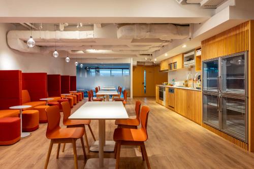 Tesis özellikleri, Shama Hub Metro South Hong Kong in Güney Hong Kong Adası