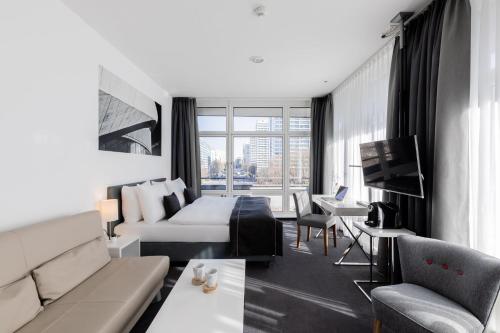1 king bed, 1 sofa bed