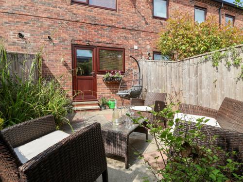 17 Fewster Way - image 3