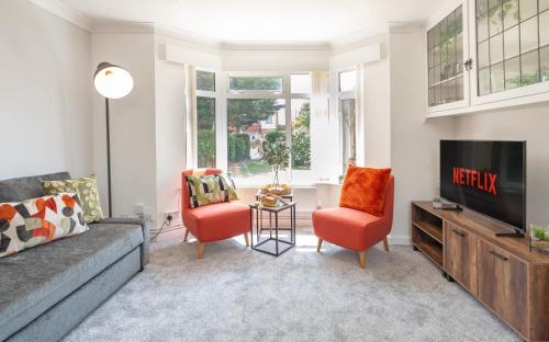 3-Bedroom Cosy Stunning Central Home, Sleeps 8 with Parking and Private Garden - LONG TERM STAY SPECIAL OFFER AVAILABLE! - by Blue Puffin Stays gîte à louer Cosham