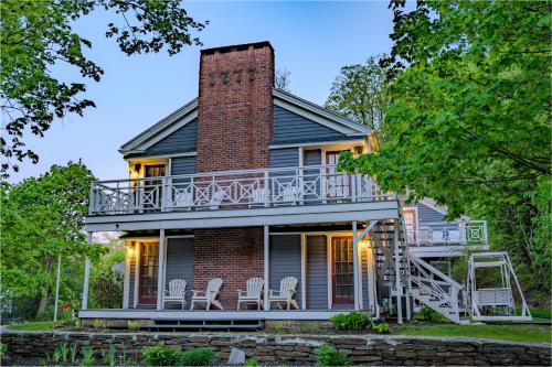 A szálláshely kívülről, The Cornell Inn in Lenox (Massachusetts)