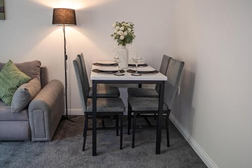 House Sleeps6-Garden-PetsOk-Parking-Long stay disc in 賓翰東