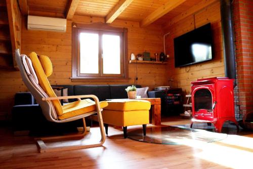 ห้องส่วนกลางสำหรับนั่งเล่น/ดูทีวี, Wooden house Brezni in ตราโคสชัน