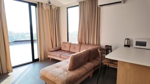 One-Bedroom Apartment image 6
