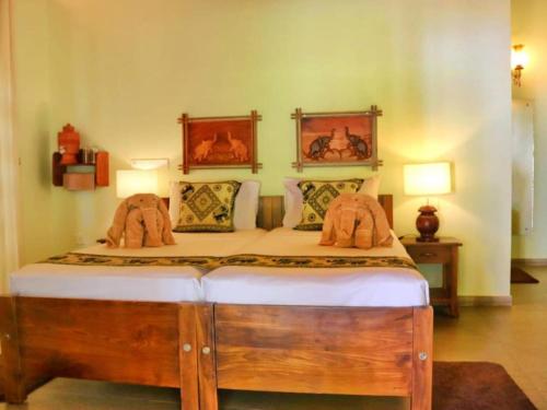 Standard Double Room image 9